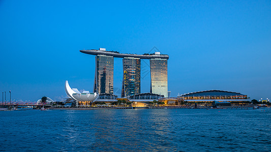 五星级酒店建筑蓝天下的新加坡金沙酒店背景
