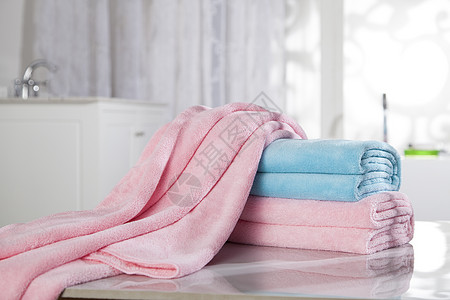 浴室浴巾浅蓝色浴巾高清图片