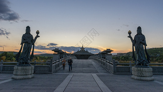 大同石窟寺院的菩萨雕塑背景