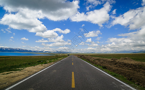 赛里木湖公路图片