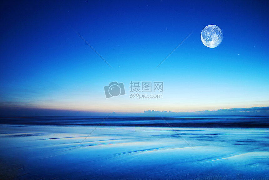 海边宁静的明月图片
