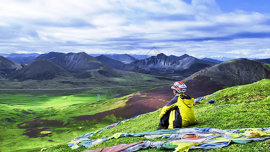 夏令营连绵起伏山脉高清图片