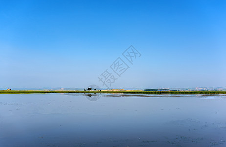 草原湖泊图片