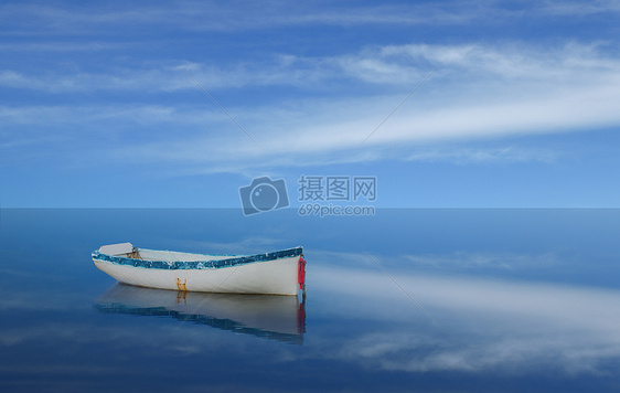 一叶小舟蓝天白云大海风景图片