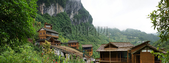 大山里的小木屋图片