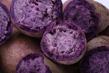 紫薯蒸熟的紫薯高清图片