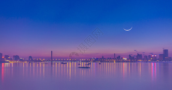 一轮弯月照三桥城市夜景晚霞风光图片