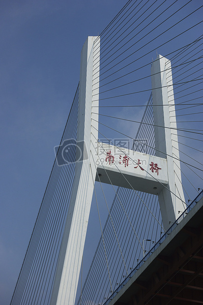 上海魔都好天气下的南浦大桥图片