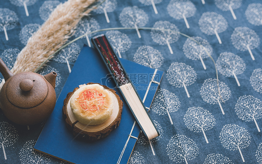 中秋传统美食老月饼图片