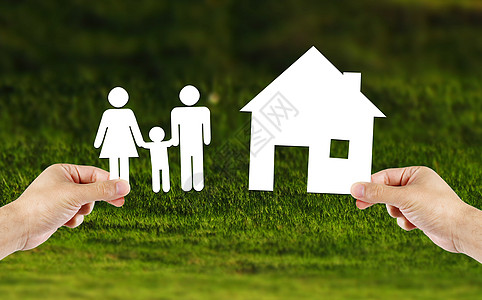 儿童icon手持有房子和家人在绿色的田野设计图片