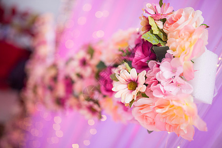 婚礼上的花艺装饰图片