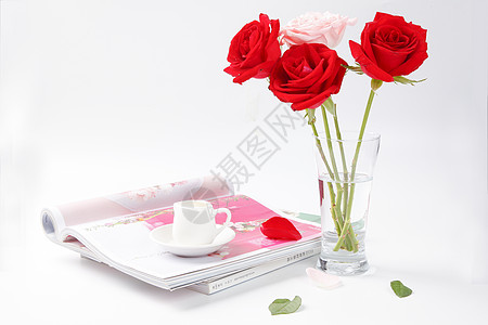 桌面上的鲜花玫瑰花场景图片背景