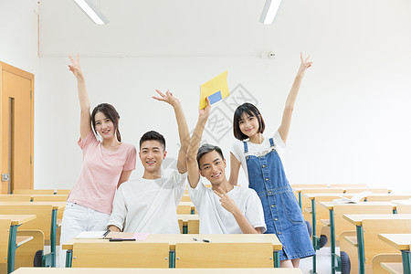 在教室里学习的同学背景图片