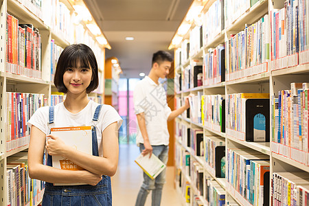 情侣读书一起在图书馆看书的男生女生背景