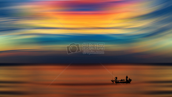 夕阳下的渔船图片