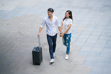 情侣蜜月旅行图片