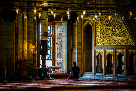土耳其伊斯坦布尔教堂虔诚的祷告图片