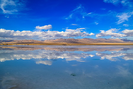 茶卡盐湖小火车茶卡盐湖背景