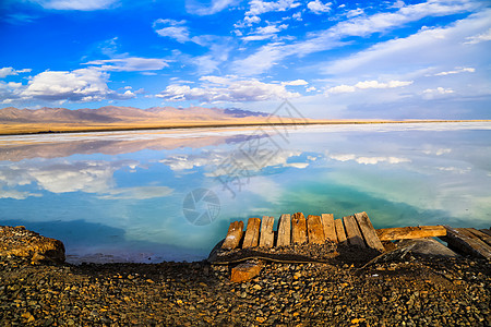 银河soho茶卡盐湖背景