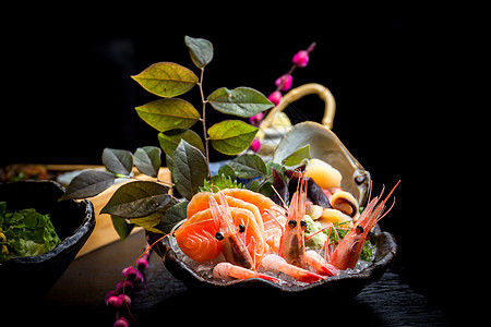 日本料理甜虾三文鱼刺身拼盘背景