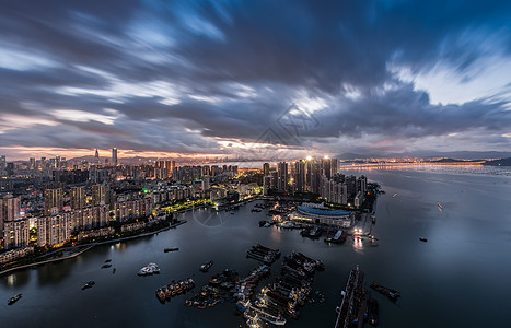 黎明前的深圳湾城市风光图片