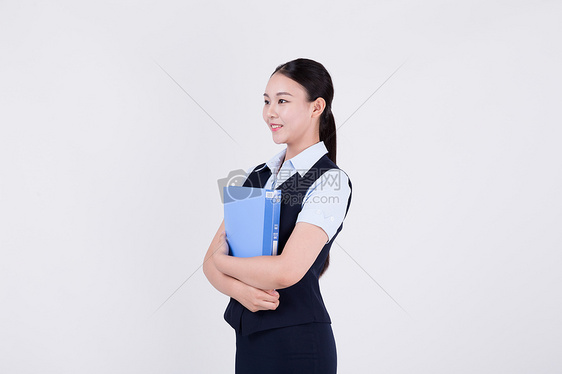 抱着文件夹的职业女性图片