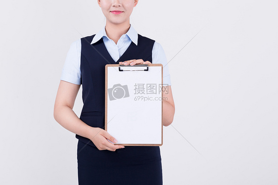 展示白板板夹的职业女性图片