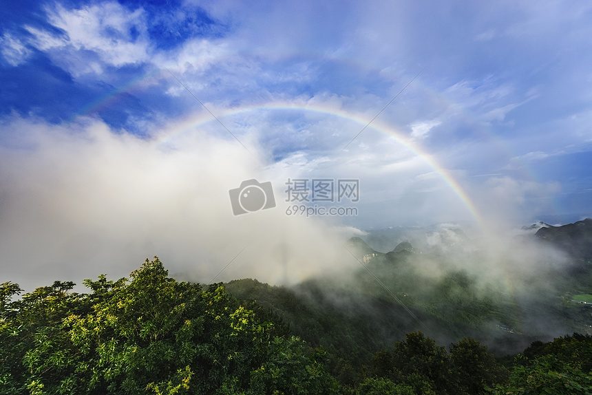 山间彩虹图片