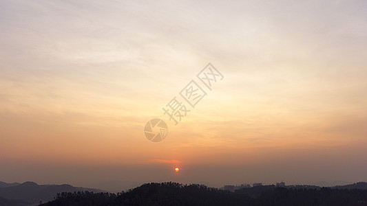 夕阳山脉天际线背景图片