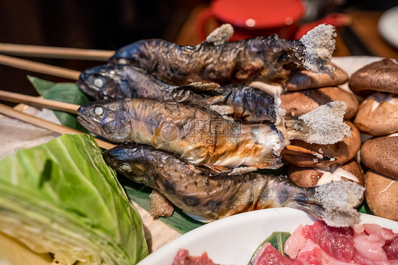 日式烧烤材料鱼图片