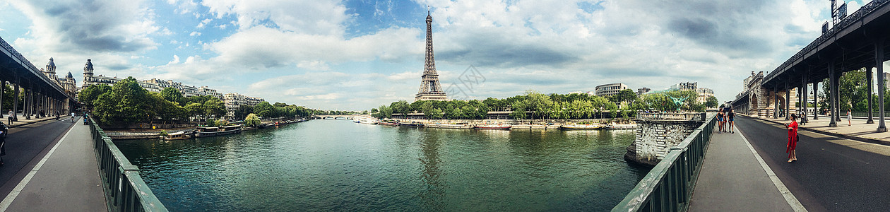 手机拍摄夏天旅游季巴黎埃菲尔铁塔及塞纳河全景图片