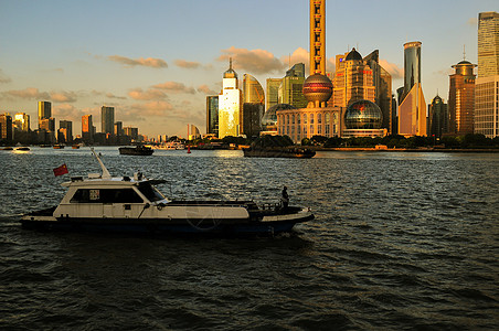 明珠上海黄浦江傍晚的客船背景