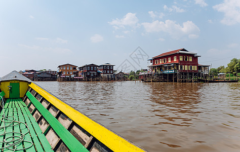 缅甸水上木屋图片