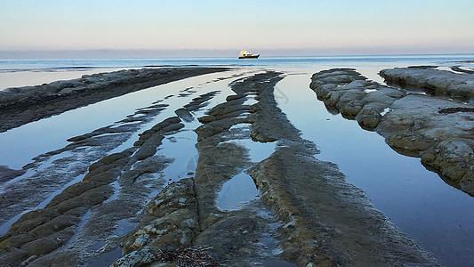 海边岩石图片