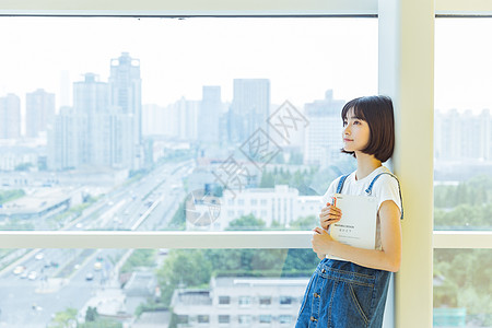 传统文化大学女生教学楼学习看书背景