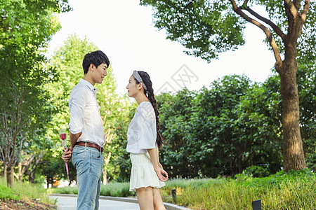 男送女素材情人节情侣送玫瑰花背景