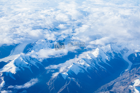 雪山云海飞机上航拍仙境云层高空图片