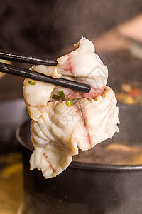 火锅涮鱼片鱼肉火锅高清图片