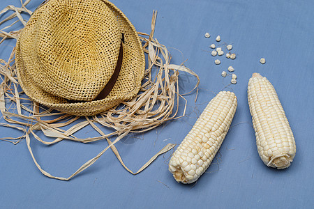 创意玉米造型摆拍图片