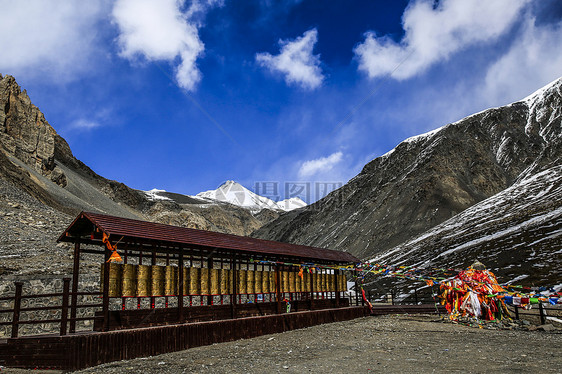 岗什卡雪山图片