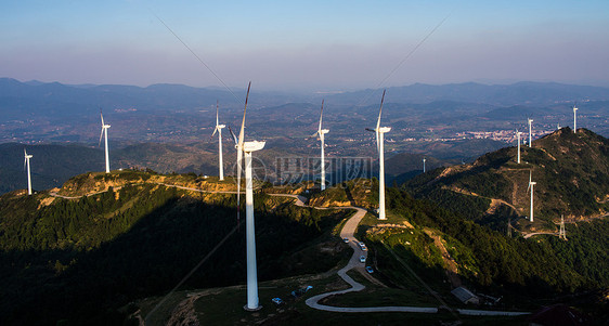 武汉仙居顶风力发电场图片