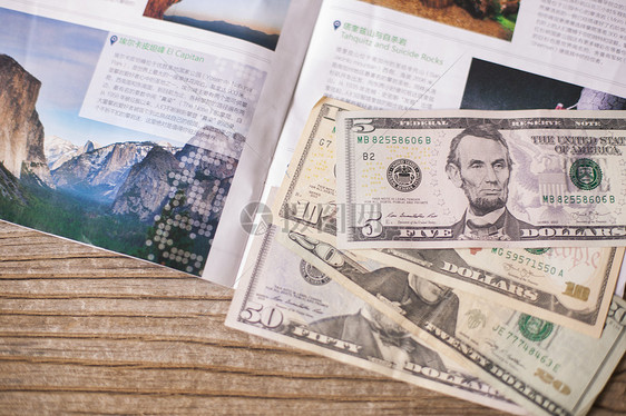 旅行时携带护照外币钱图片