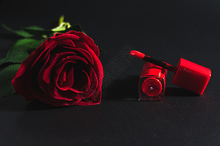 高贵的玫瑰与口红图片