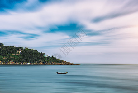 海边景色大海小岛和渔船背景