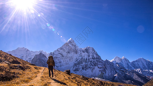 户外登山尼泊尔徒步道路高清图片