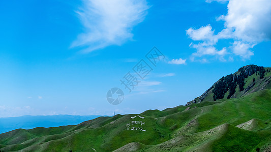 新疆草原新疆公路边风景背景