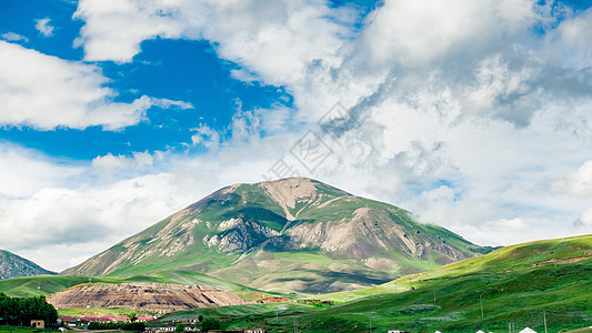 新疆公路边风景图片