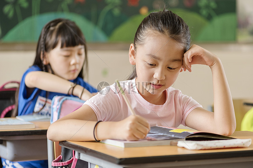 学生上课学习状态图片