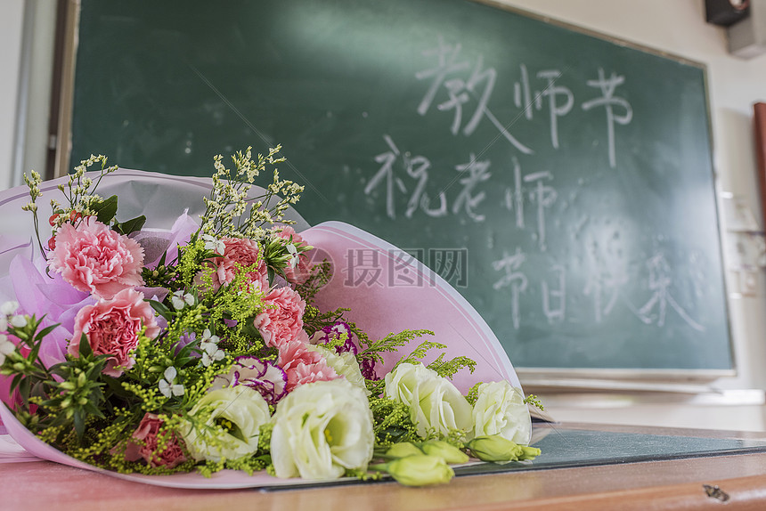 学生教师节送老师花和礼物图片