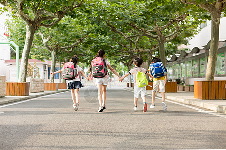 孩子读书开学季手拉手去上学的同学们背景